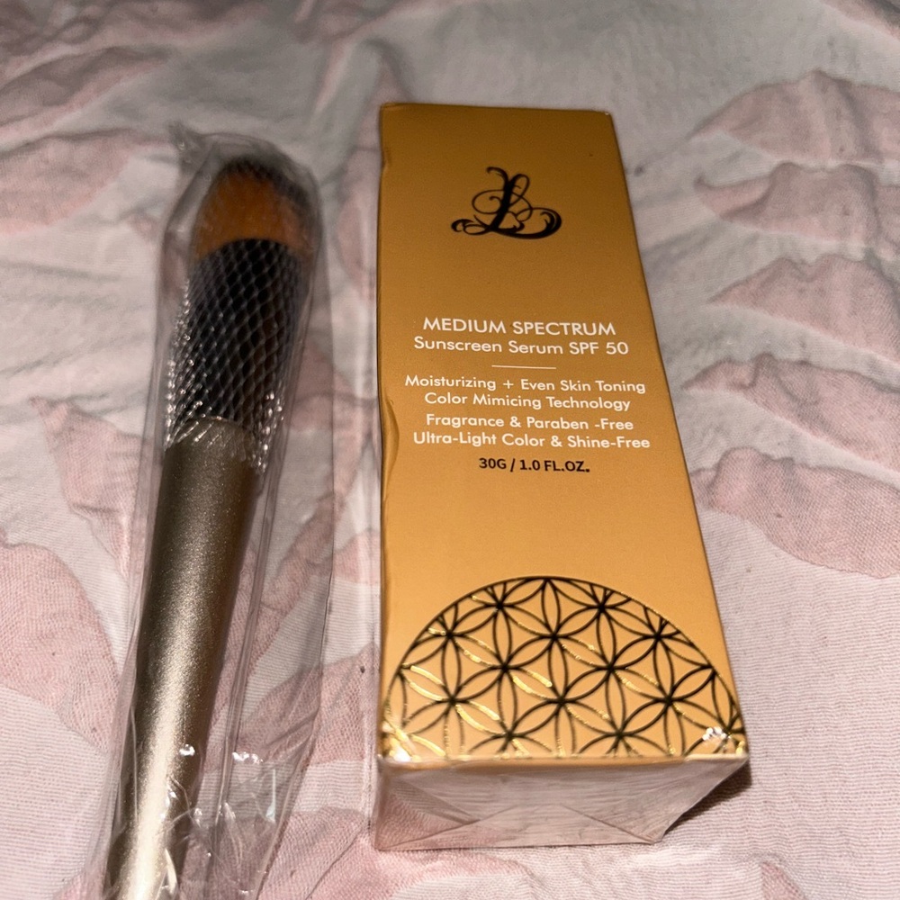 Luxe Medium Spectrum Foundation with Brush